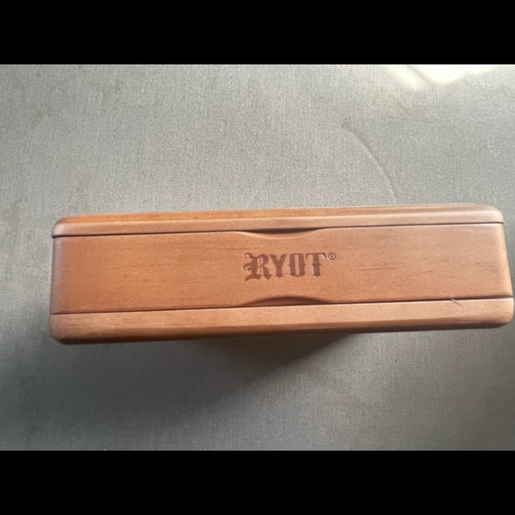 RYOT SOLID TOP Screen Box MEDIUM 4" x 7" WALNUT Wood Stash Box Magnetic Sifter - Picture 4 of 9